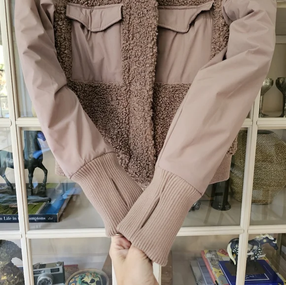 $148 UpWest Sherpa Bomber - Picture 5 of 15